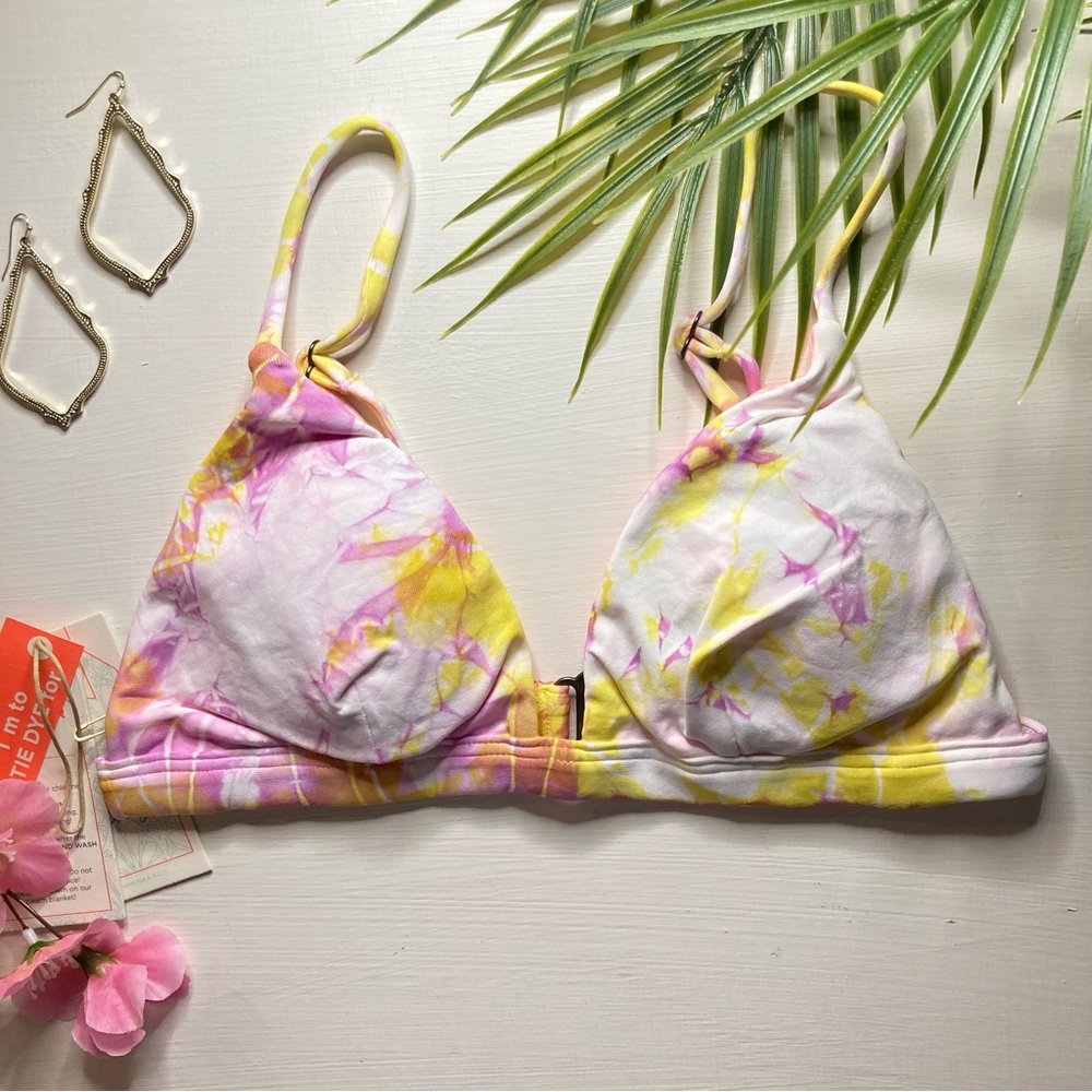 Maaji • Tie Dye Fixed Tri Bikini Top 🦜🏝️